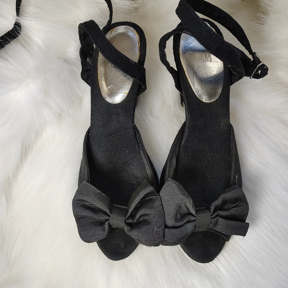 Bow Kitten Heels - Picture 5 of 15